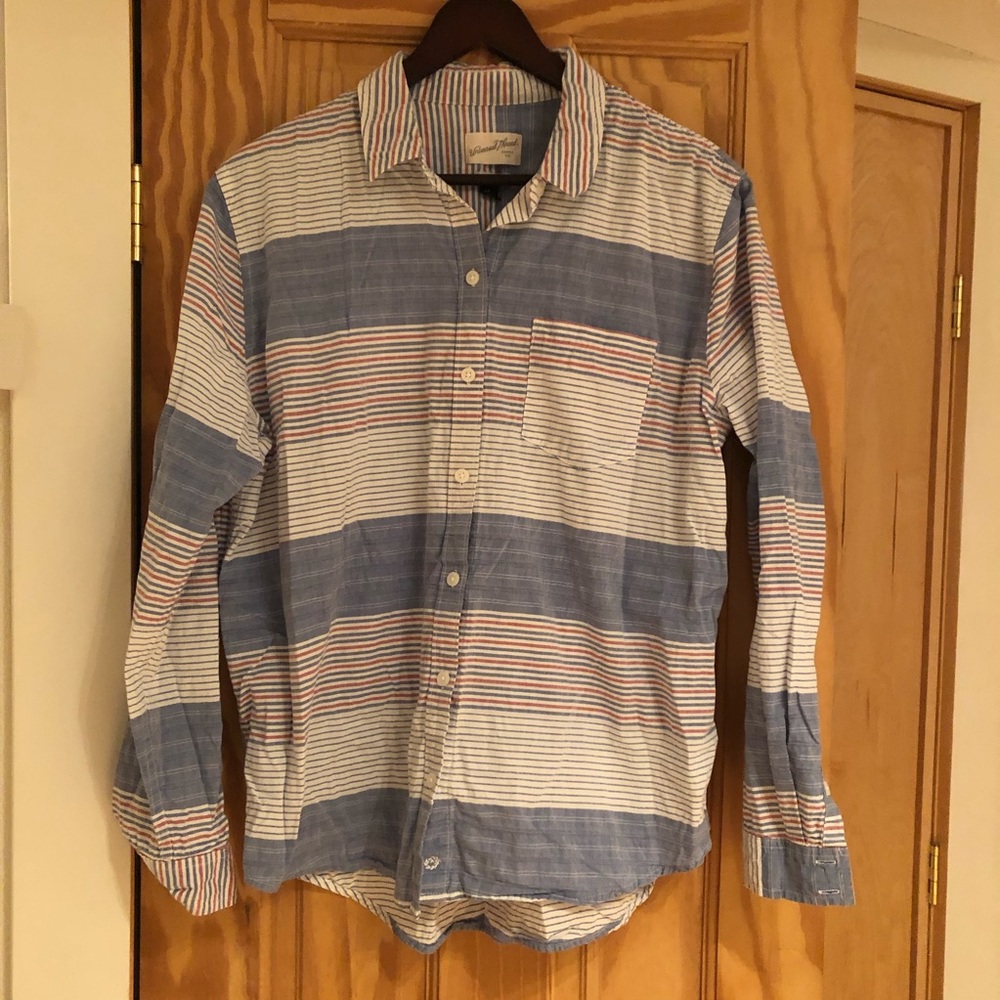 Women’s large universal threads co button up